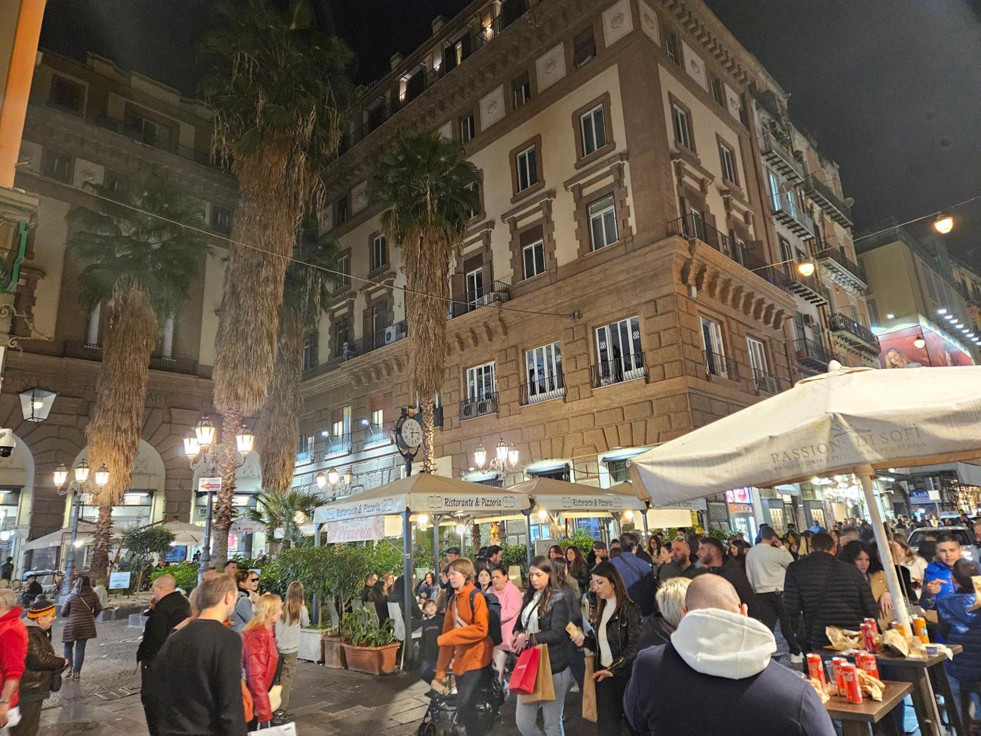 Casa Savoia Dream Apartment Naples Luaran gambar