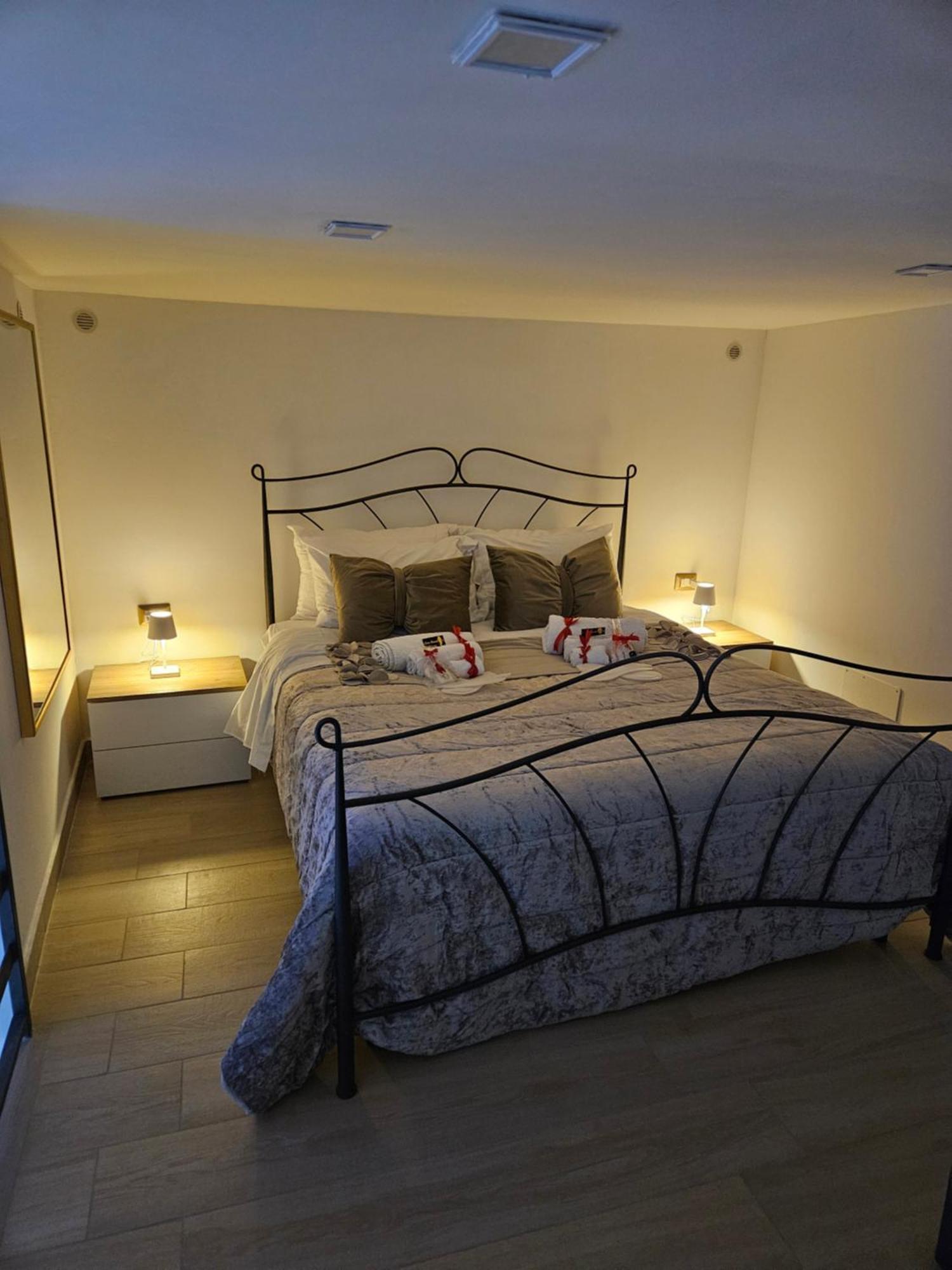 Casa Savoia Dream Apartment Naples Luaran gambar